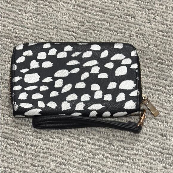 A New Day Black and White Patterned Wristlet - Picture 1 of 3